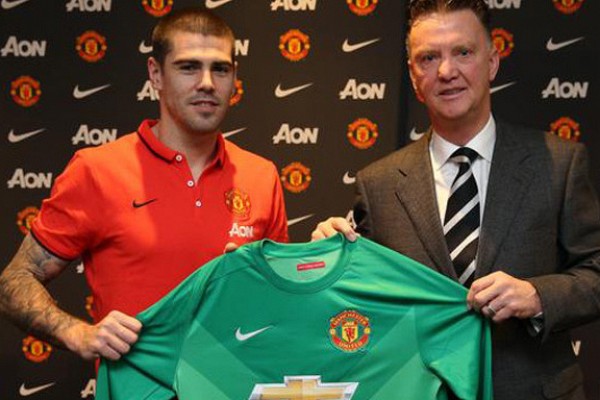Victor Valdés signe à ManU