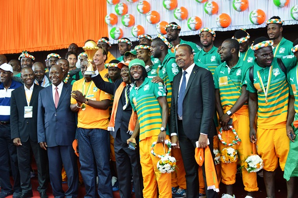 Le Président Alassane Ouattara décore les éléphants et offre 2 milliards de FCFA