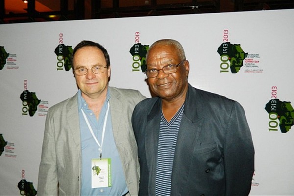 Un professeur Gabonais et son équipe déclarent avoir trouvé le vaccin contre le sida.