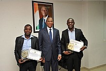 Prix d’excellence 2014 : Bruno Koné récompense le deuxième et le troisième lauréats dans les secteurs des TIC