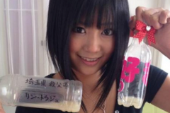 (Photos et Vidéo) Japon: Cette actrice porno collectionne des bouteilles remplies de « sperme »
