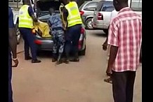 (Vidéo) Ghana : Arrêtés avec un cadavre dans le coffre de leur voiture