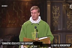 (Vidéo) Quand un prêtre compare Didier Deschamps et Jésus à la messe 