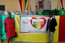 Adiaké : Des membres d'une Ong arrachent des kits scolaires offerts à des enfants démunis 