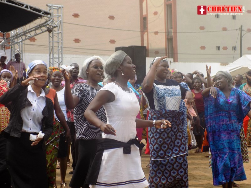 La Bergère Christ Marie YANKEY fait sonner ''l'heure'' de la délivrance à Abatta-Village