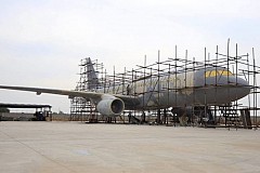 Un paysan chinois fabrique un avion Un paysan chinois fabrique un avion