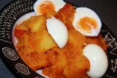 Oeuf et pommes de terre au curry