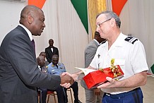 A l’occasion de son départ, après 4 ans de services rendus à la Côte d’Ivoire / Hamed Bakayoko au colonel André Quaranta : ‘‘Vous avez joué un rôle important pour l’évolution de la...
