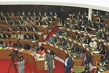 Un député explique à ses administrés les dernières lois votées