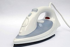 Repasser les seins des jeunes filles pour éviter les viols: la pratique se répand Repasser les seins des jeunes filles pour éviter les viols: la pratique se répand