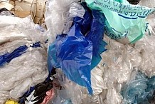 Interdiction des sachets plastiques : Ouattara pris entre deux feux
