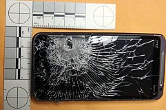 Il se fait tirer dessus, son téléphone lui sauve la vie Il se fait tirer dessus, son téléphone lui sauve la vie
