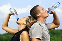 Boire trois litres d'eau par jour: les effets incroyables