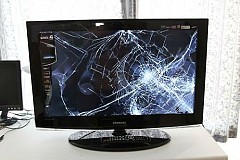 FIFA 14 : Enervé, un joueur frappe sa télé jusqu'à l'exploser
FIFA 14 : Enervé, un joueur frappe sa télé jusqu'à l'exploser