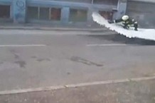 (VIDEO) Un pompier s’envole en pleine tempête 