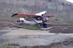 Pilote d'avion, Alec Wild plonge d'une falaise à bord d'un DoubleEnder
