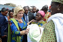 Yopougon / Action sociale: La Première Dame a fait des dons en nature et en espèce de 70 millions FCFA aux populations de Wassakara