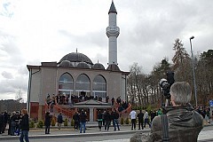 Suède : des pieds de porcs lancés dans une mosquée Suède : des pieds de porcs lancés dans une mosquée