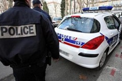 Une quadragénaire vole 1 800 euros à un jeune homme qu'elle hébergeait. Une quadragénaire vole 1 800 euros à un jeune homme qu'elle hébergeait.