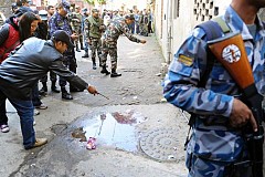 L'explosion d'une bombe artisanale perturbe les élections au Népal