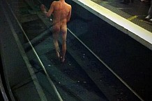 Paris: Un homme nu à la station de métro Plaisance