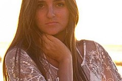 Elle veut vendre sa virginité pour la 2e fois Elle veut vendre sa virginité pour la 2e fois