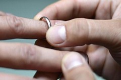 Son futur mari ne vient pas, elle épouse le témoin Son futur mari ne vient pas, elle épouse le témoin