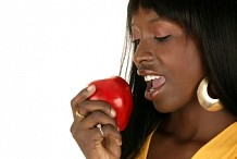 De la pomme contre la mauvaise haleine ?