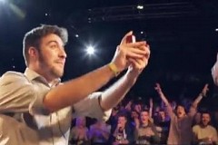 (VIDEO) Il fait sa demande en mariage sur un Rap ! (VIDEO) Il fait sa demande en mariage sur un Rap !