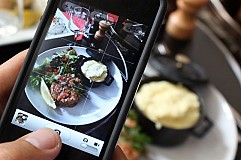 Israël : au restaurant, couper son téléphone peut rapporter gros Israël : au restaurant, couper son téléphone peut rapporter gros