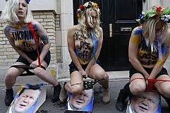 Quand les Femen urinent sur le président ukrainien
