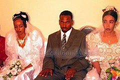 Un jeune somalien se marie avec deux femmes dans une même nuit.