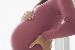 Elle ressemble à une femme enceinte après chaque repas.