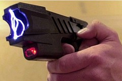 Un enfant achète un taser avec la carte bancaire de sa mère et s'en sert sur un camarade