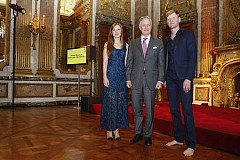 Ozark Henry, pieds nus au Palais royal: une première.