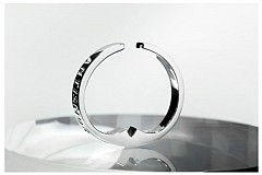Une bague antironflement. Une bague antironflement.