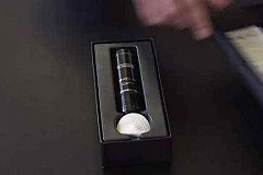(VIDEO) Un gadget qui va faire tenir les hommes onze fois plus longtemps au lit. (VIDEO) Un gadget qui va faire tenir les hommes onze fois plus longtemps au lit.