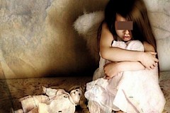 Yémen: Violée par son père, une fillette de 3 ans hospitalisée pour une hémorragie. Yémen: Violée par son père, une fillette de 3 ans hospitalisée pour une hémorragie.