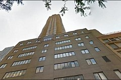 Il saute d'un gratte-ciel avec son fils de 3 ans Il saute d'un gratte-ciel avec son fils de 3 ans