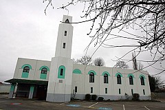 Une tête de porc laissée devant une mosquée Une tête de porc laissée devant une mosquée