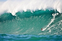 (VIDÉO) Surf: la vague géante de Belharra a dépassé les 10 mètres de haut