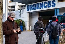 Déguisé en prêtre, un journaliste tente d'entrer dans la chambre de Schumi.