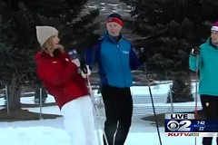 (VIDEO) Une journaliste s'évanouit en pleine interview.