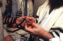 Etats-Unis: Un rabbin sectionne le pénis d'un bébé lors d'une circoncision.