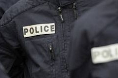 Une Thaïlandaise tente de passer la frontière américaine cachée dans une valise. Une Thaïlandaise tente de passer la frontière américaine cachée dans une valise.