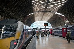 Ivre, il tente de violer un chariot dans un train.