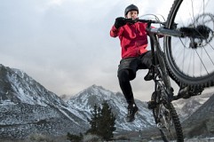 Après une chute de vélo, il connaît une érection de sept semaines.