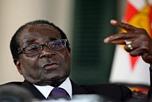 Zimbabwe : Mugabe réapparait après avoir été tué.