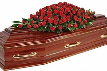 Abobo: Un cadavre reçoit un coup de fil depuis son cercueil et créé la panique.