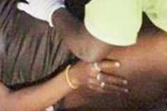 Gabon : Une jeune fille crie à l’ablation de son clitoris lors d’un accouchement.